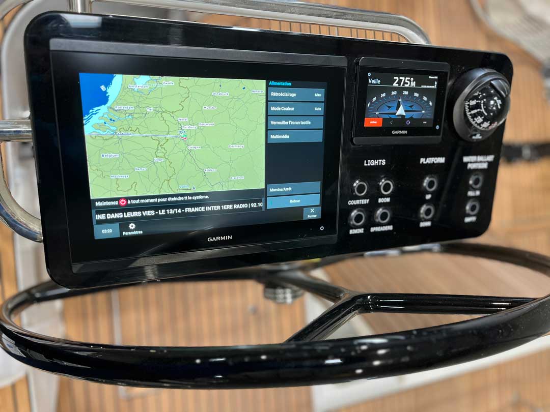 electronique-bateau-ecran-multifonction-mdcp-refit-commissioning-canet electricite-bateau-mdcp-refit-commissioning-canet